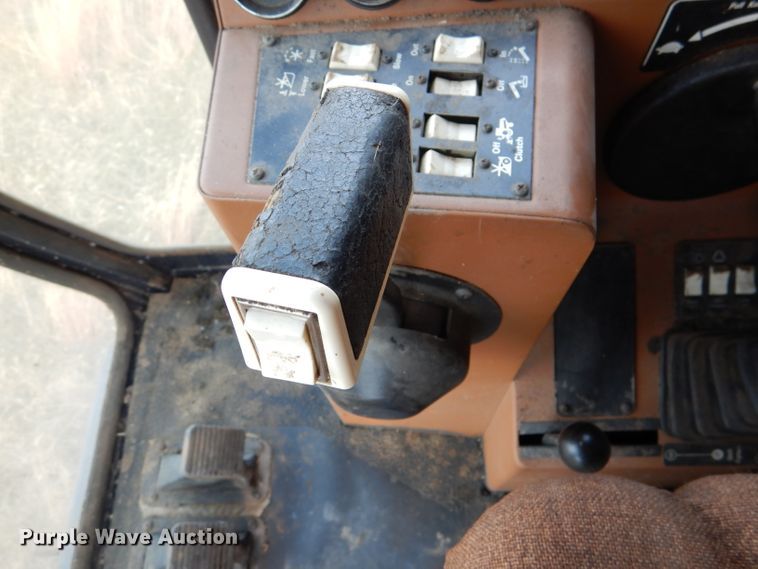 image for item DN5433 1987 Gleaner L3  combine