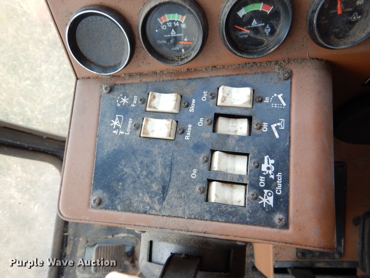 image for item DN5433 1987 Gleaner L3  combine