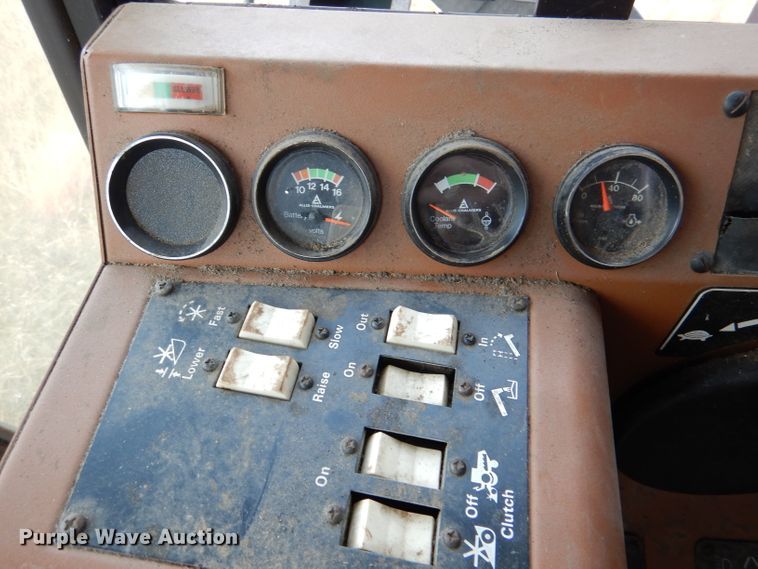 image for item DN5433 1987 Gleaner L3  combine