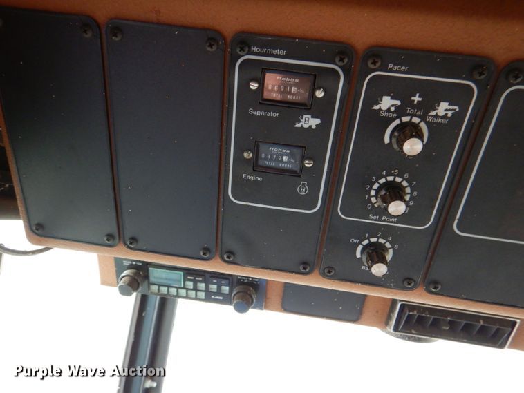 image for item DN5433 1987 Gleaner L3  combine