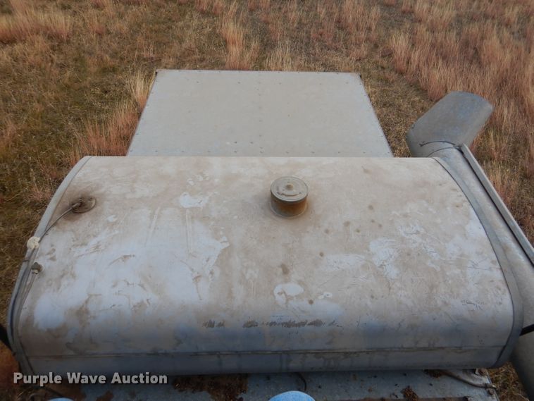 image for item DN5433 1987 Gleaner L3  combine