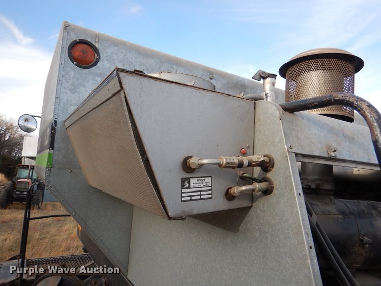 image for item DN5433 1987 Gleaner L3  combine