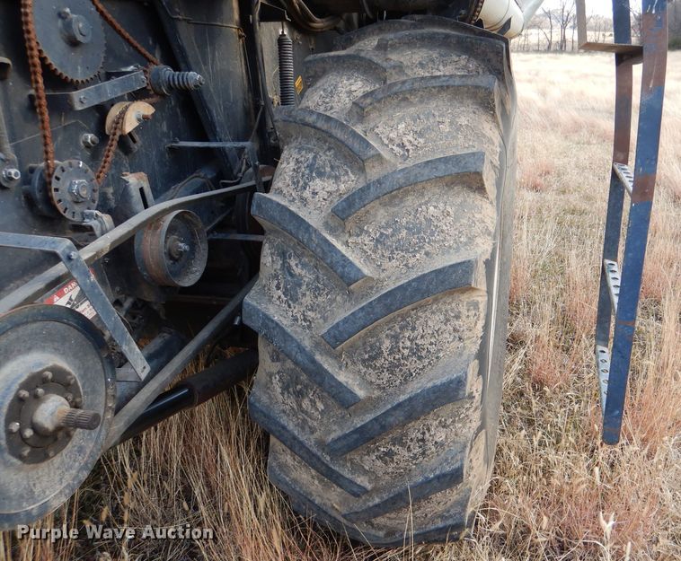 image for item DN5433 1987 Gleaner L3  combine