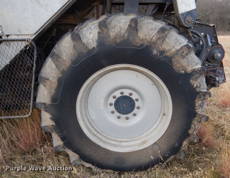 image for item DN5433 1987 Gleaner L3  combine