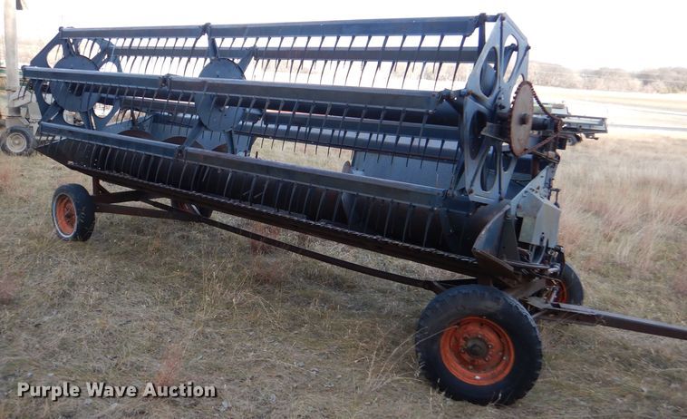 image for item DN5433 1987 Gleaner L3  combine