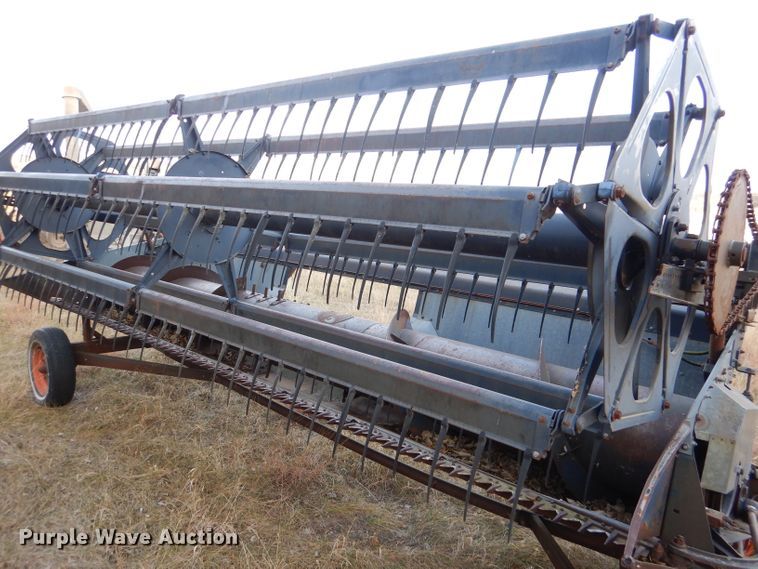 image for item DN5433 1987 Gleaner L3  combine