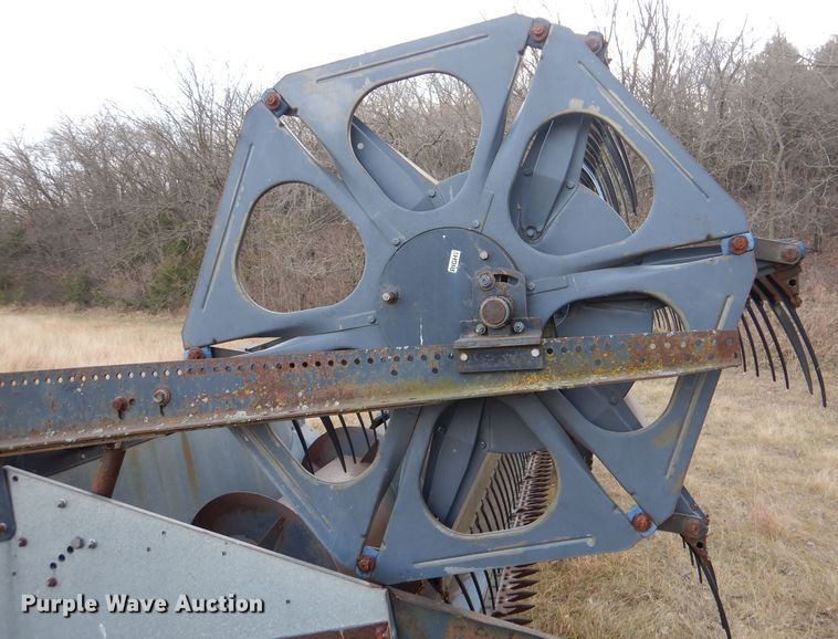 image for item DN5433 1987 Gleaner L3  combine