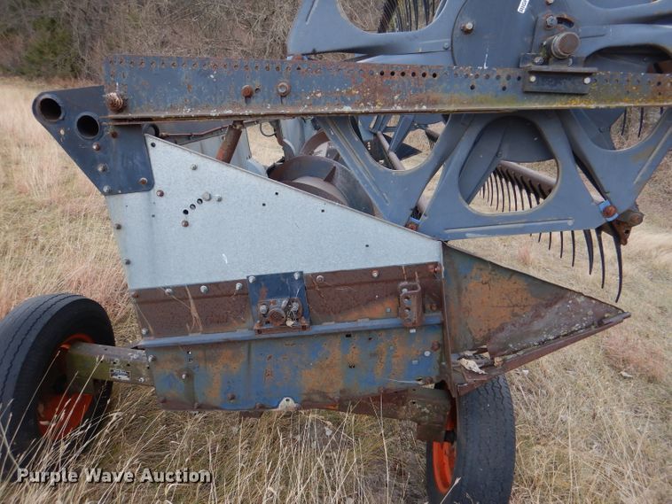 image for item DN5433 1987 Gleaner L3  combine