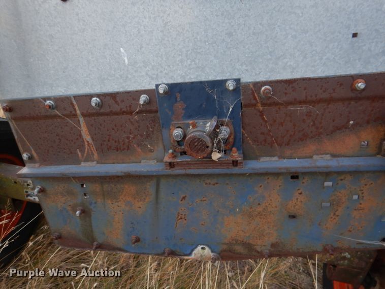 image for item DN5433 1987 Gleaner L3  combine