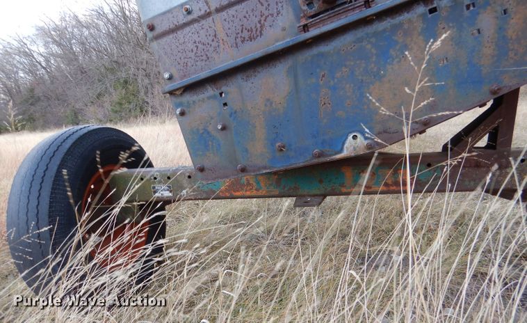 image for item DN5433 1987 Gleaner L3  combine