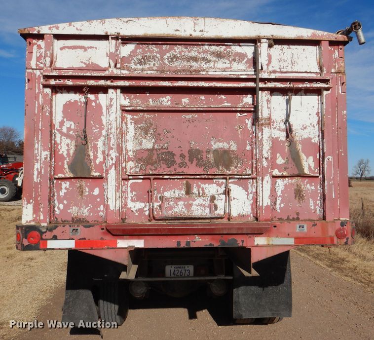 image for item DN5438 1972 GMC 9500  grain truck