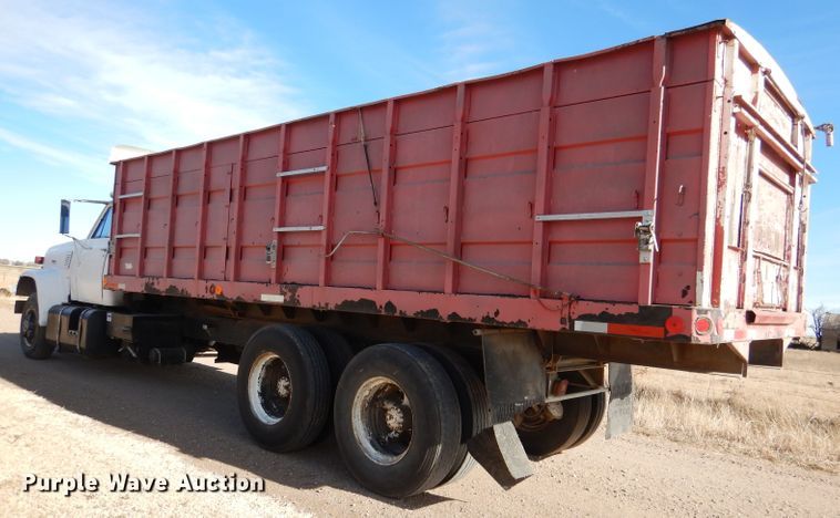 image for item DN5438 1972 GMC 9500  grain truck