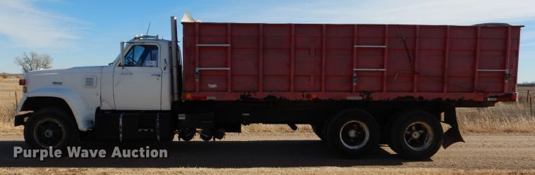 image for item DN5438 1972 GMC 9500  grain truck