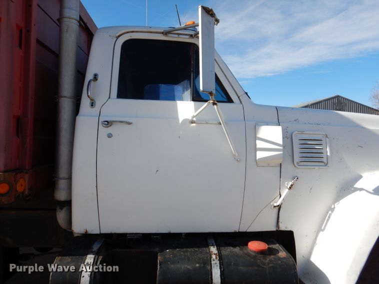 image for item DN5438 1972 GMC 9500  grain truck