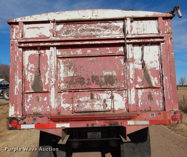 image for item DN5438 1972 GMC 9500  grain truck