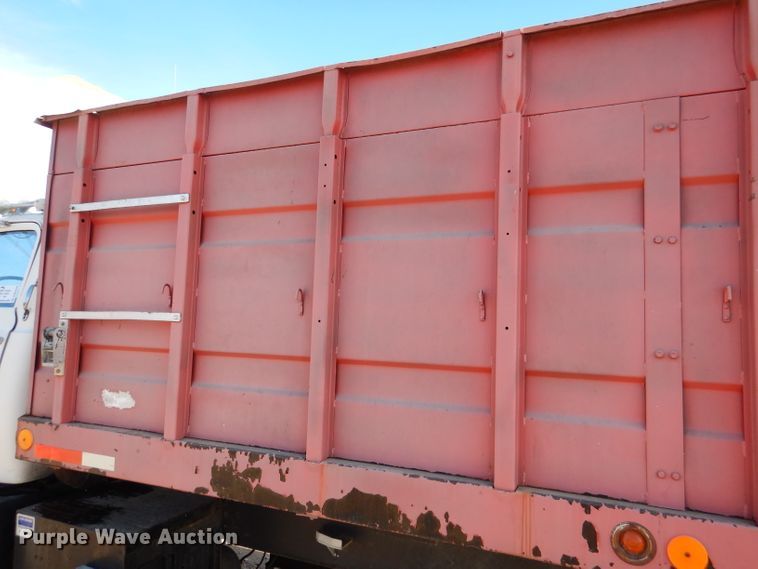 image for item DN5438 1972 GMC 9500  grain truck