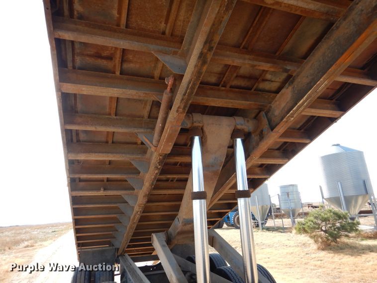 image for item DN5438 1972 GMC 9500  grain truck