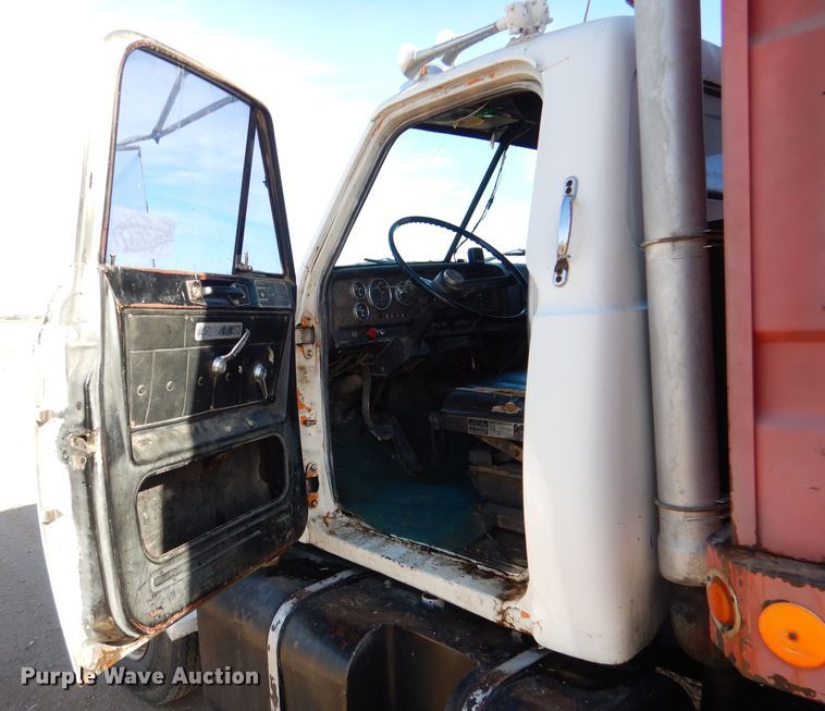 image for item DN5438 1972 GMC 9500  grain truck