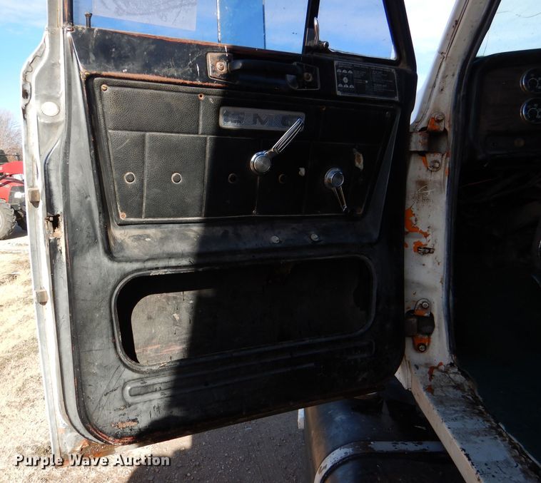 image for item DN5438 1972 GMC 9500  grain truck