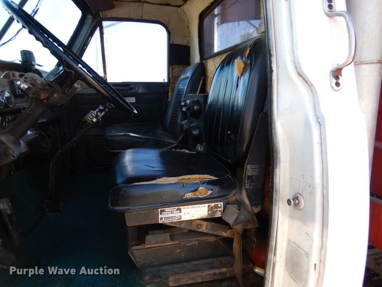 image for item DN5438 1972 GMC 9500  grain truck