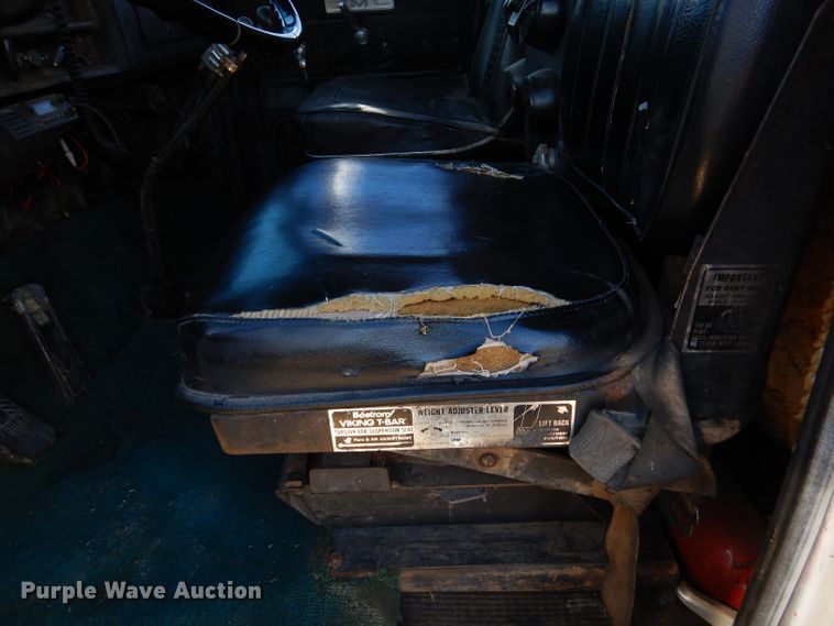 image for item DN5438 1972 GMC 9500  grain truck