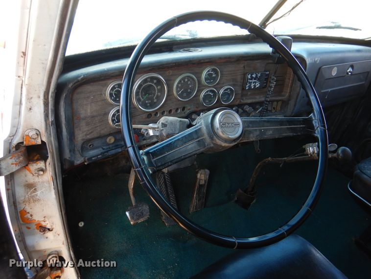 image for item DN5438 1972 GMC 9500  grain truck