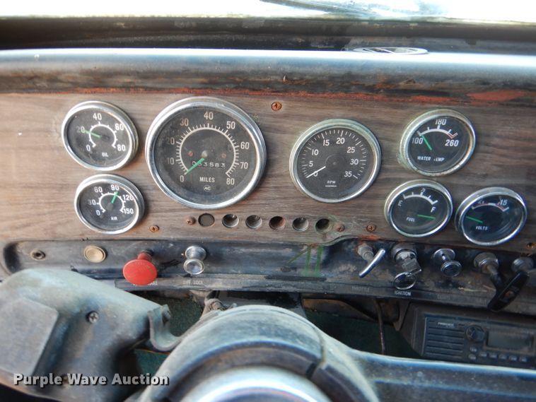 image for item DN5438 1972 GMC 9500  grain truck