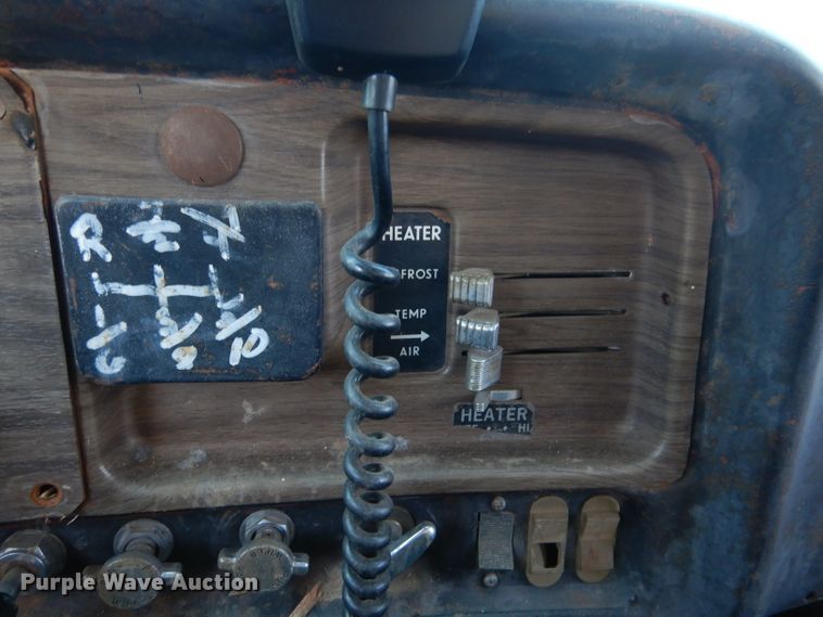 image for item DN5438 1972 GMC 9500  grain truck