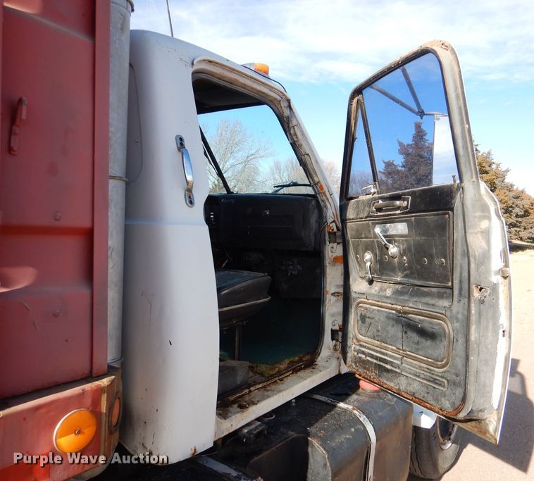 image for item DN5438 1972 GMC 9500  grain truck