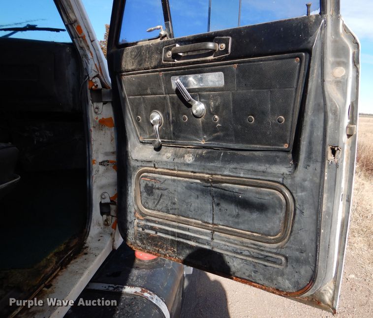 image for item DN5438 1972 GMC 9500  grain truck