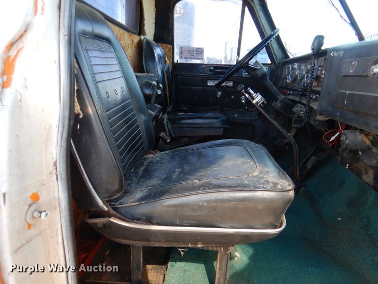 image for item DN5438 1972 GMC 9500  grain truck