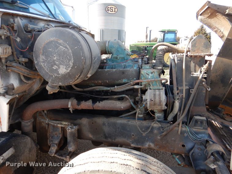 image for item DN5438 1972 GMC 9500  grain truck