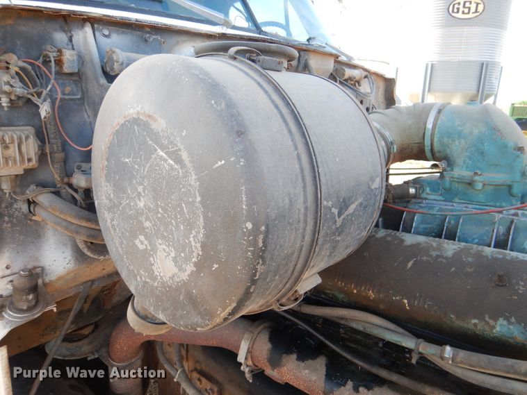 image for item DN5438 1972 GMC 9500  grain truck