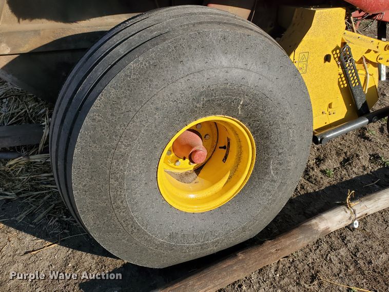 image for item GL9003 2021 New Holland Roll Belt 560  round baler