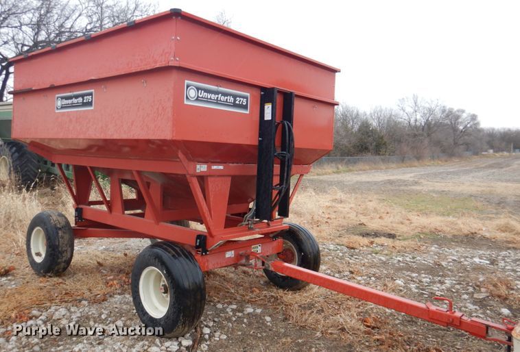 image for item IH9099 Unverferth GB275  gravity wagon