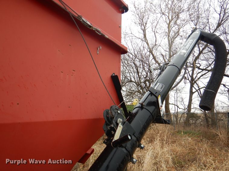 image for item IH9099 Unverferth GB275  gravity wagon