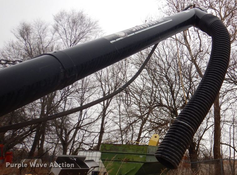 image for item IH9099 Unverferth GB275  gravity wagon