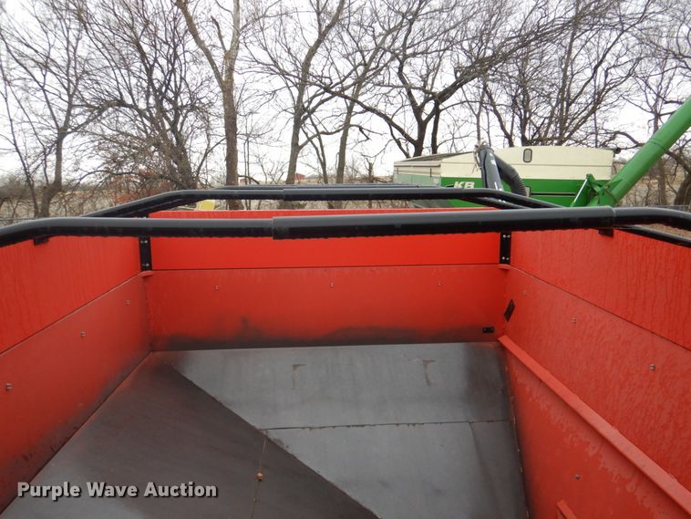 image for item IH9099 Unverferth GB275  gravity wagon