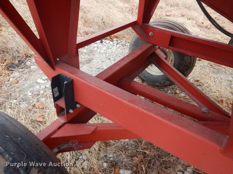 image for item IH9099 Unverferth GB275  gravity wagon