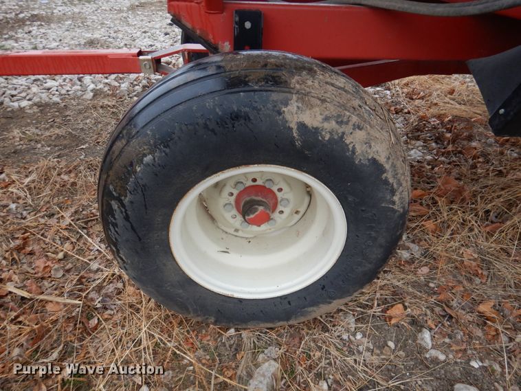 image for item IH9099 Unverferth GB275  gravity wagon