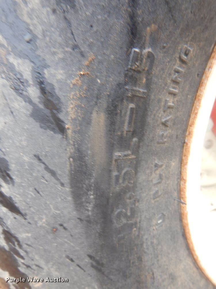 image for item IH9099 Unverferth GB275  gravity wagon