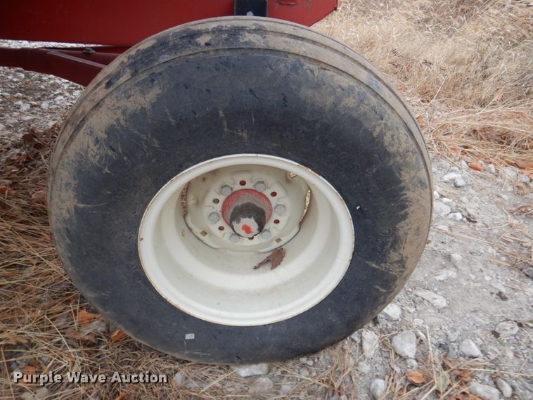 image for item IH9099 Unverferth GB275  gravity wagon