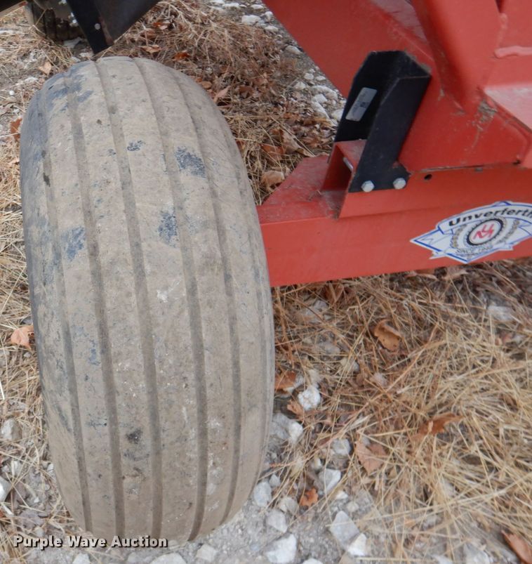 image for item IH9099 Unverferth GB275  gravity wagon