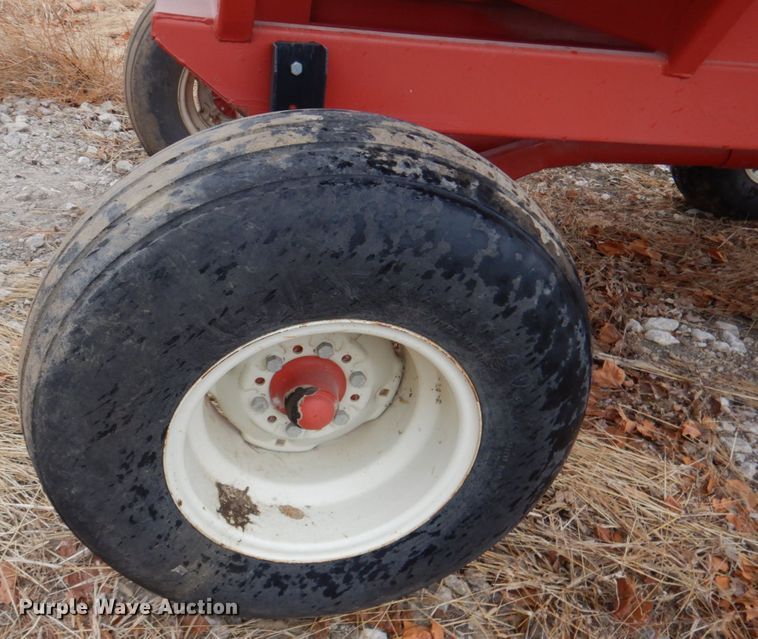 image for item IH9099 Unverferth GB275  gravity wagon