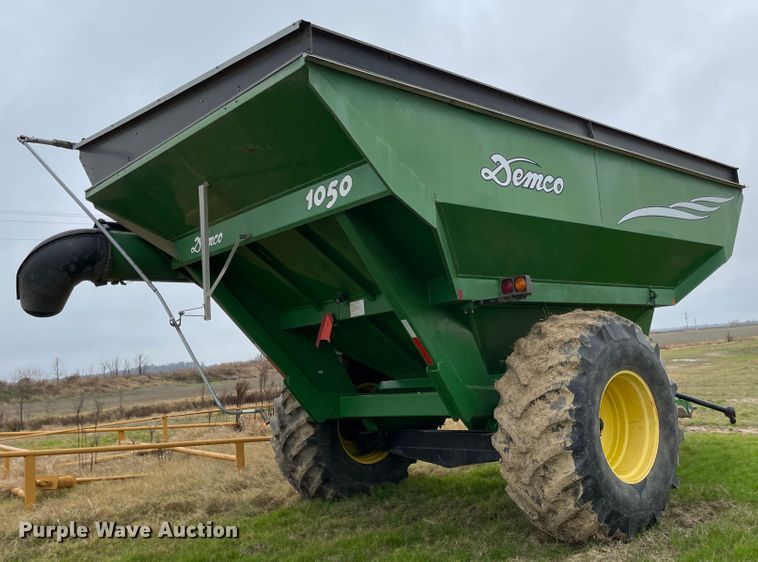 image for item IJ9561 Demco 1050  grain cart
