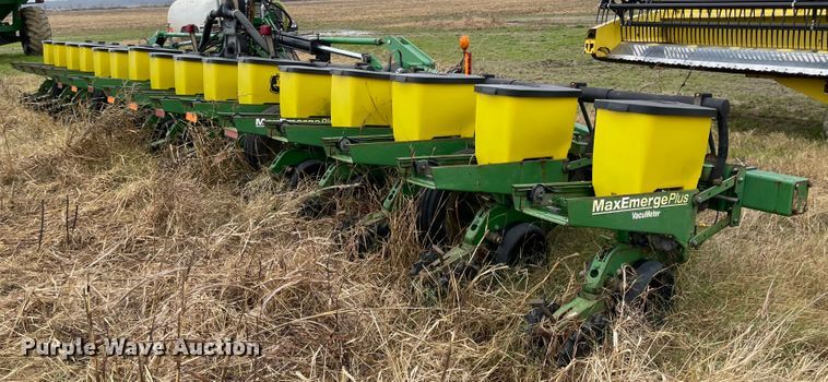 image for item IJ9564 John Deere 1720  planter