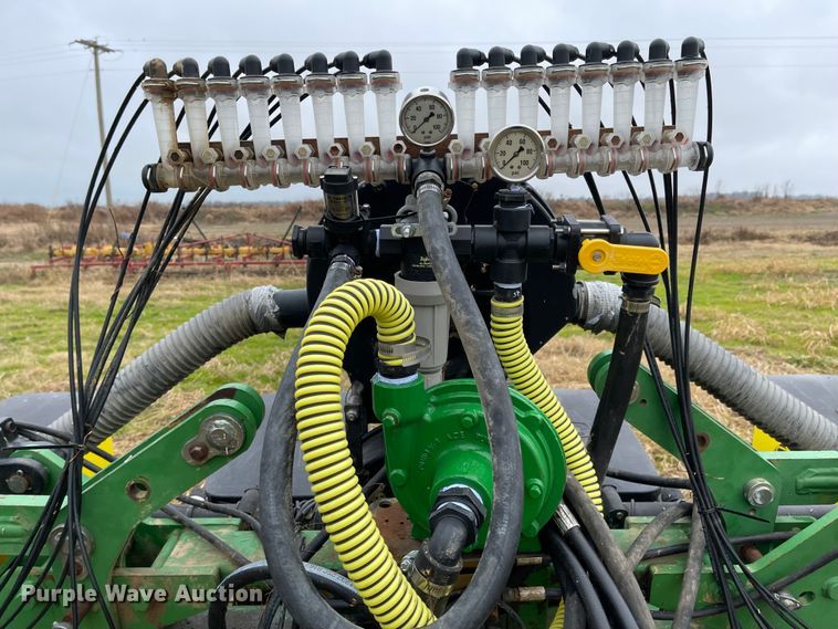 image for item IJ9564 John Deere 1720  planter