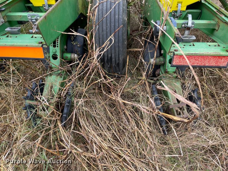 image for item IJ9564 John Deere 1720  planter