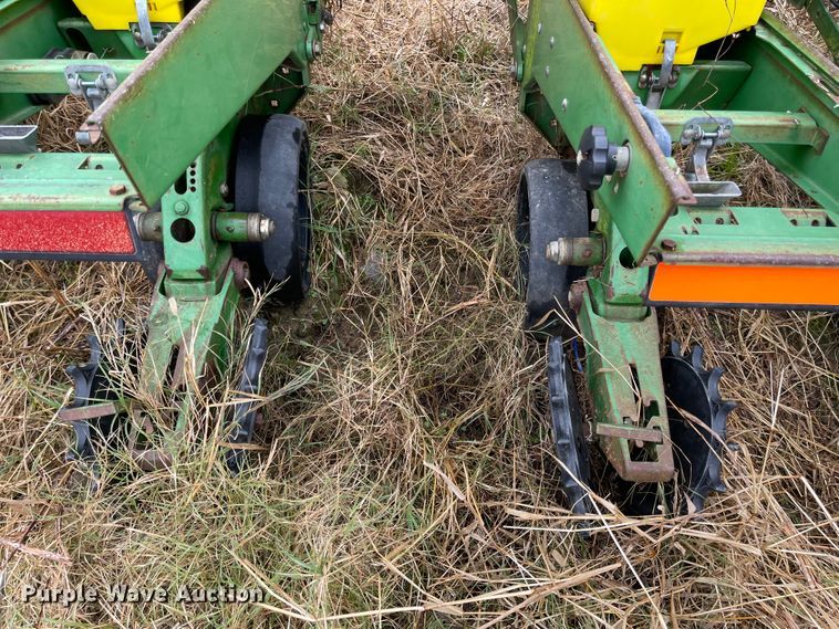 image for item IJ9564 John Deere 1720  planter