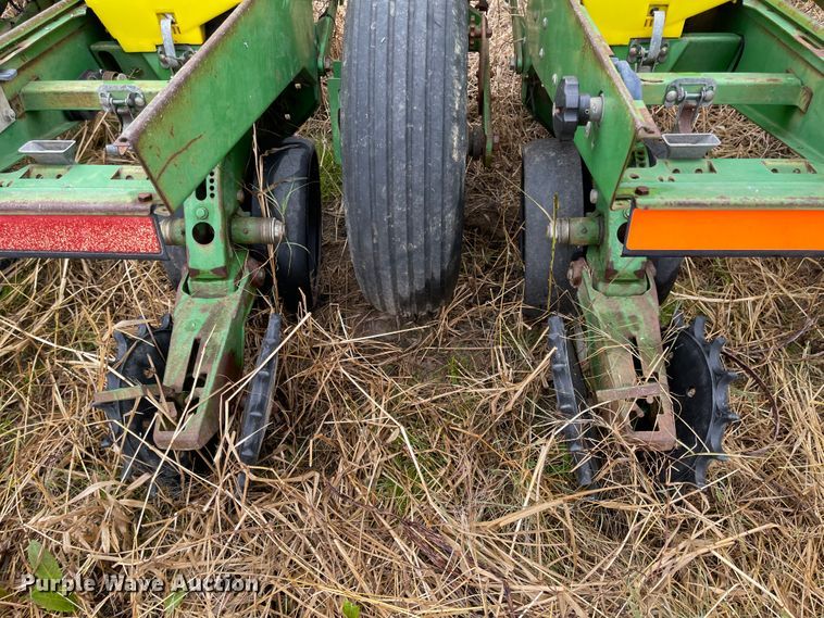 image for item IJ9564 John Deere 1720  planter